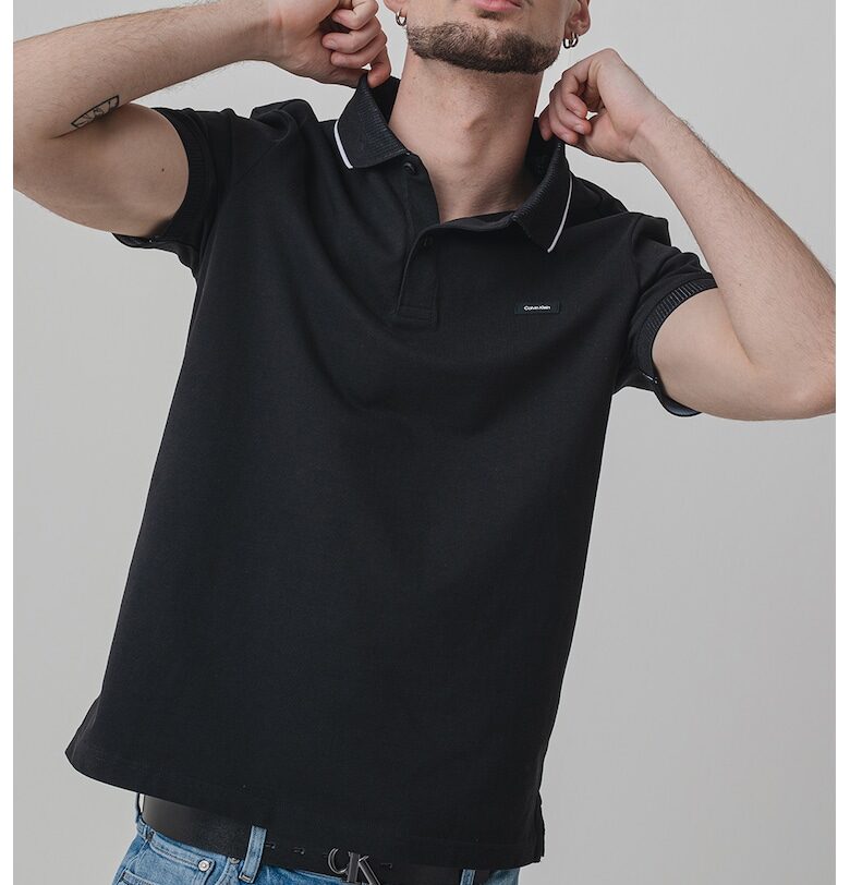 Тениска с органичен памук и яка CALVIN KLEIN