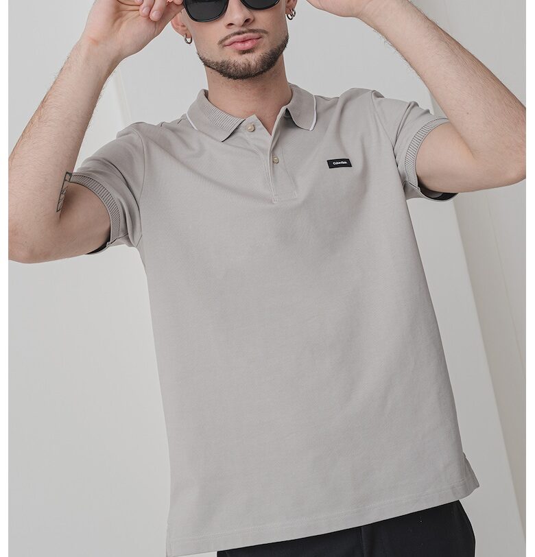 Тениска с органичен памук и яка CALVIN KLEIN