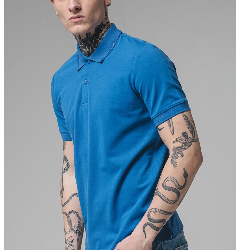 Тениска с органичен памук с яка CALVIN KLEIN