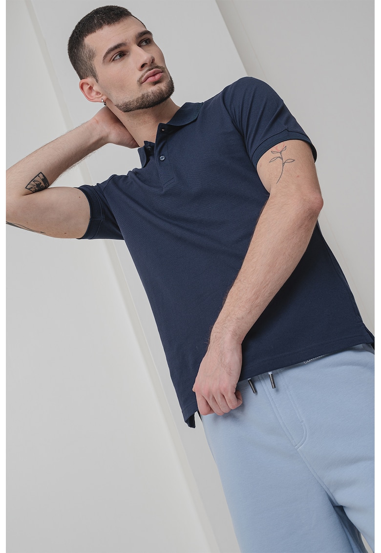 Тениска с органичен памук с яка CALVIN KLEIN