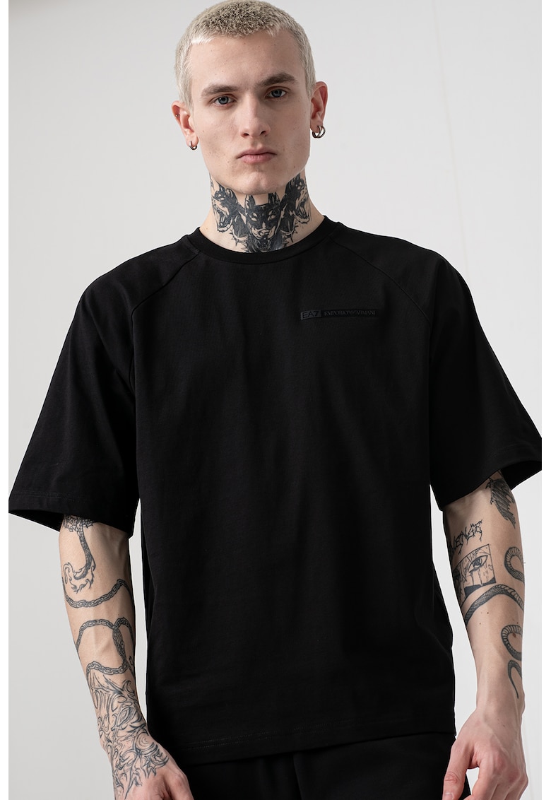 Тениска с перфорации на гърба EA7