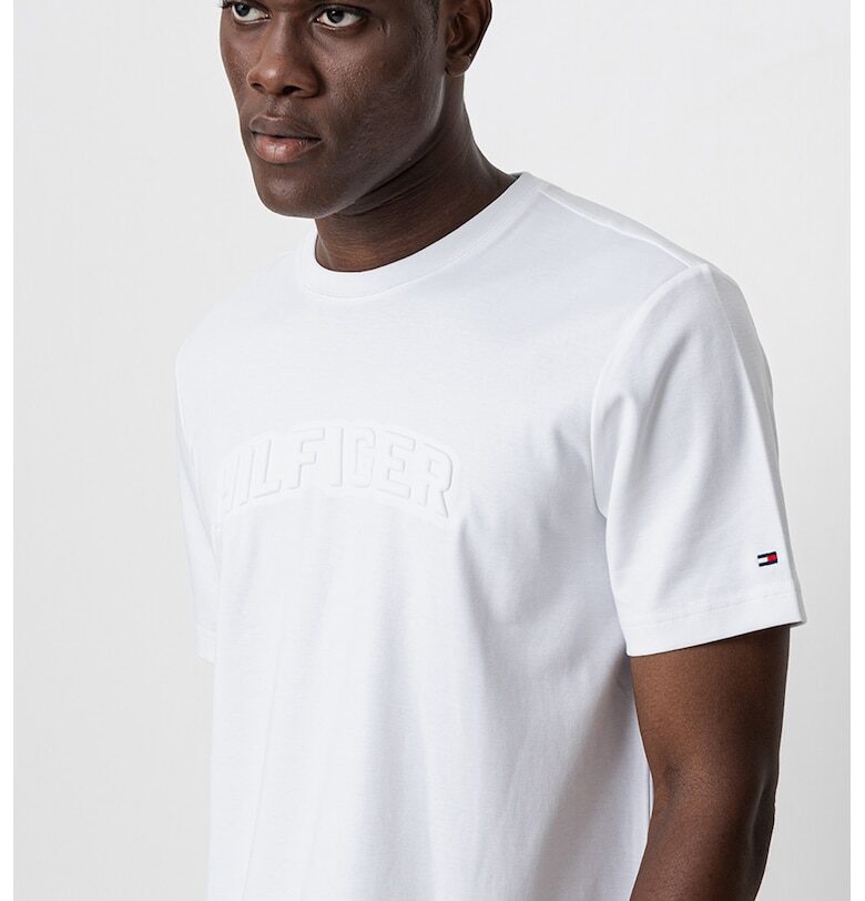 Тениска с релефно лого Tommy Hilfiger