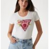 Тениска с релефно лого и декоративни камъни GUESS