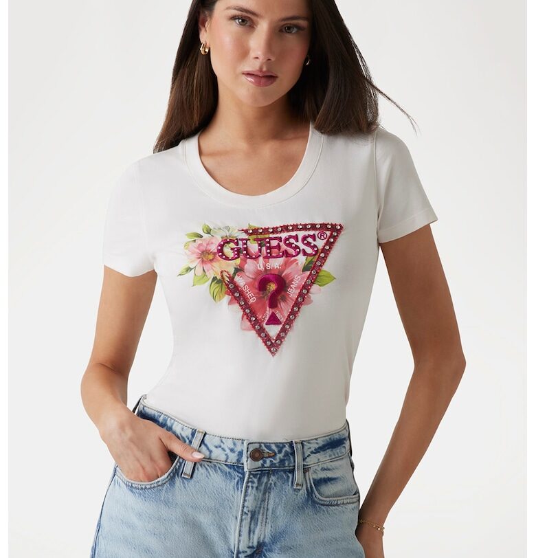 Тениска с релефно лого и декоративни камъни GUESS