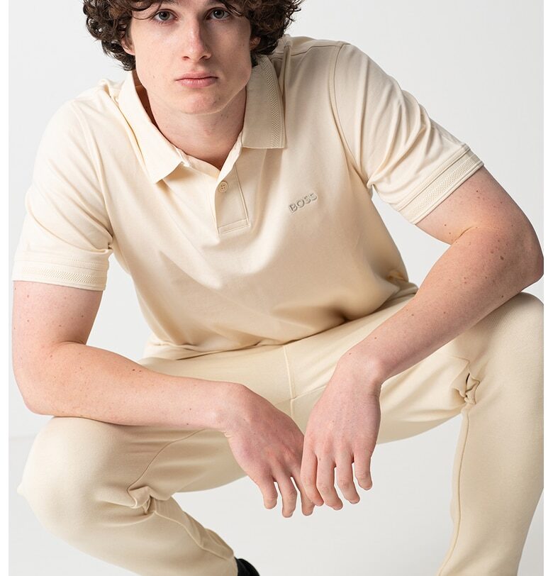 Тениска с яка и бродирано лого BOSS