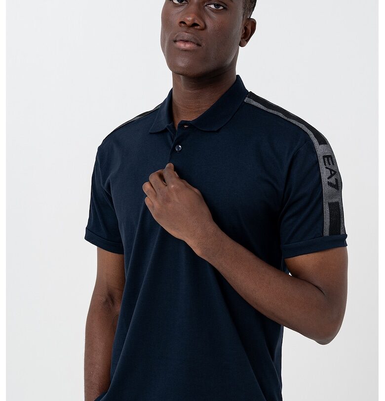 Тениска с яка и лого EA7