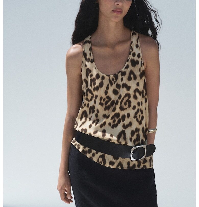 Топ с овално деколте и животинска шарка Mango