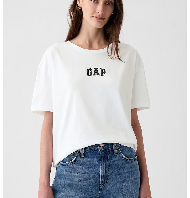 Уголемена тениска с бродирано лого GAP