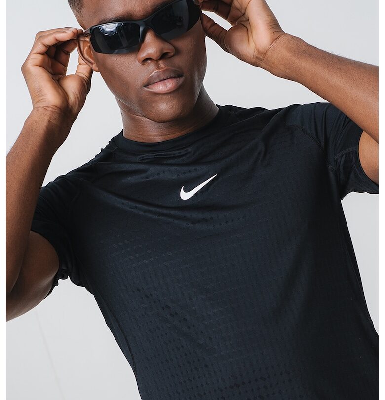 Фитнес тениска Nike
