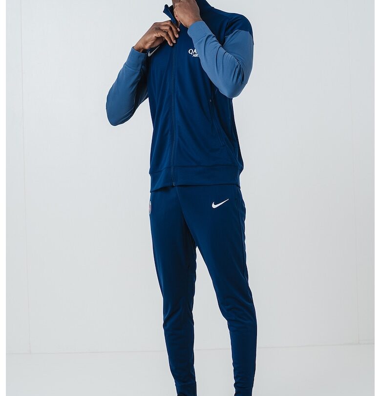 Футболен екип с цип и лого Nike