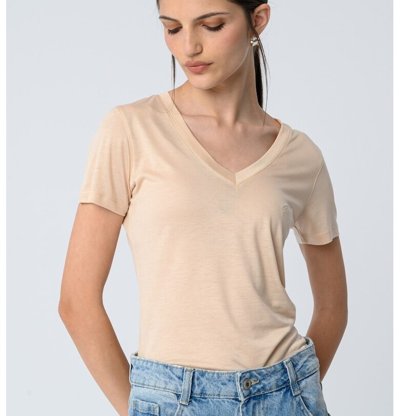 Шпиц тениска от лиосел GUESS