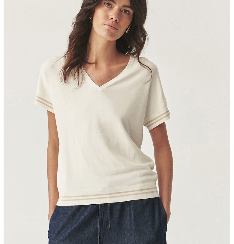 Шпиц тениска с тънки контрастни райета - Крем - Tatuum