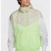 Яке Windrunner с качулка и контрасти Nike