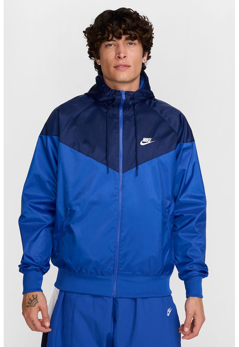 Яке Windrunner с качулка и контрасти Nike