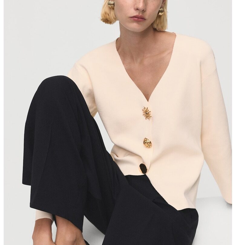 Яке с бижутерски тип копчета Mango