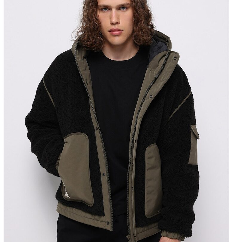 Яке с качулка и паднали ръкави COLINS