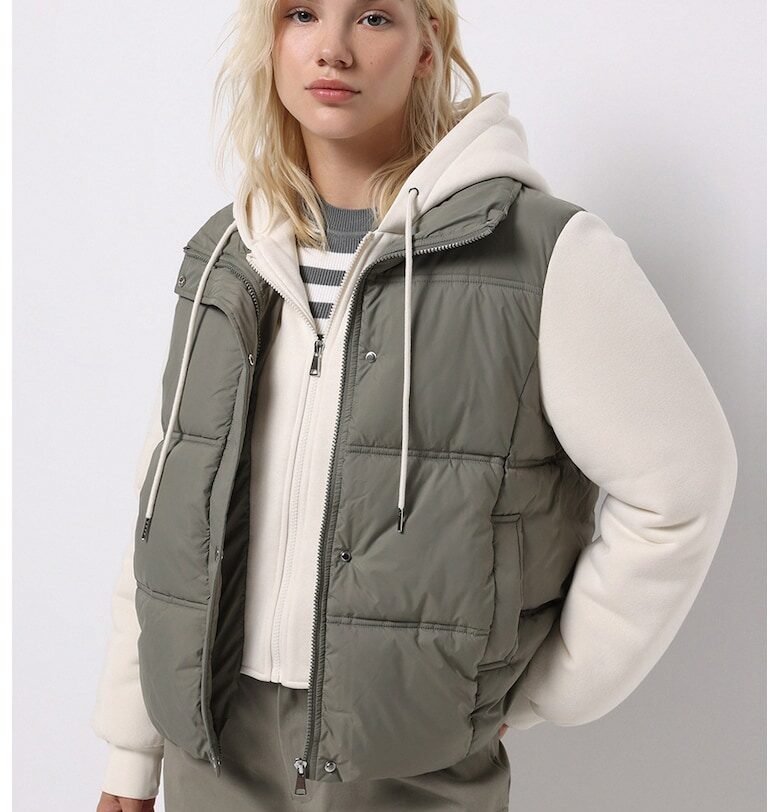 Яке с качулка и цип COLINS