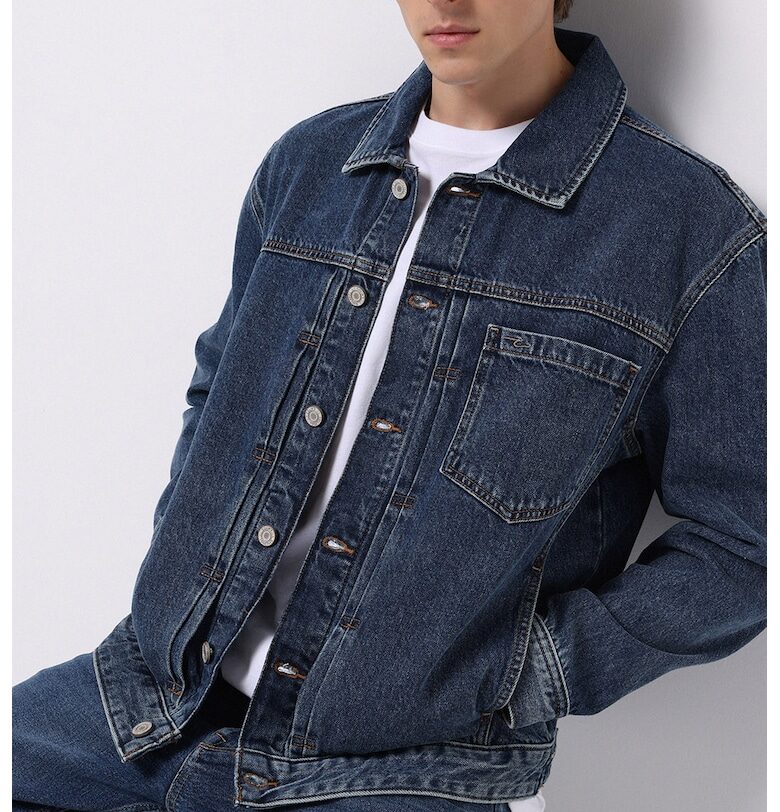 Яке с копчета и джоб на гърдите COLINS