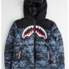 Ватирано зимно яке с камуфлажна шарка Sprayground