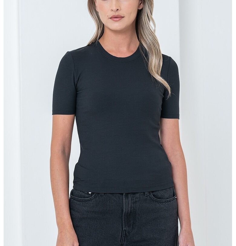 Вталена тениска с модал CALVIN KLEIN