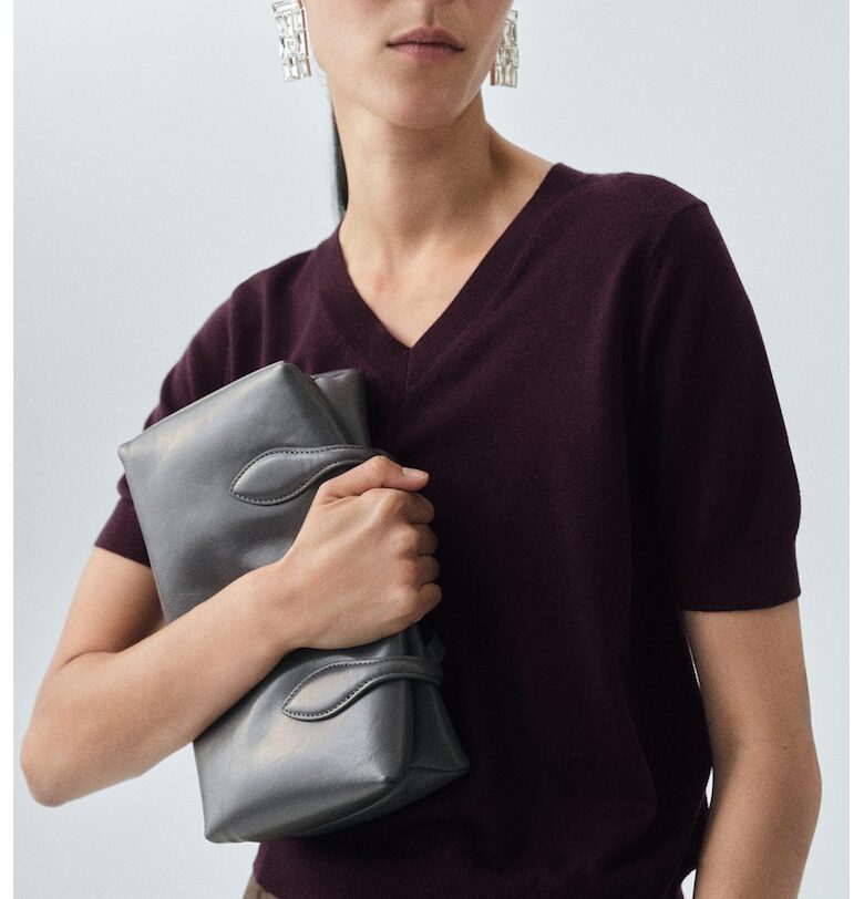 Вълнен шпиц пуловер Mango