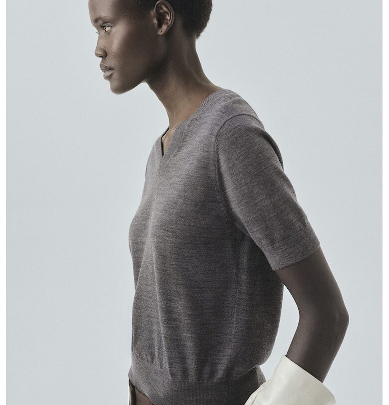 Вълнен шпиц пуловер Mango