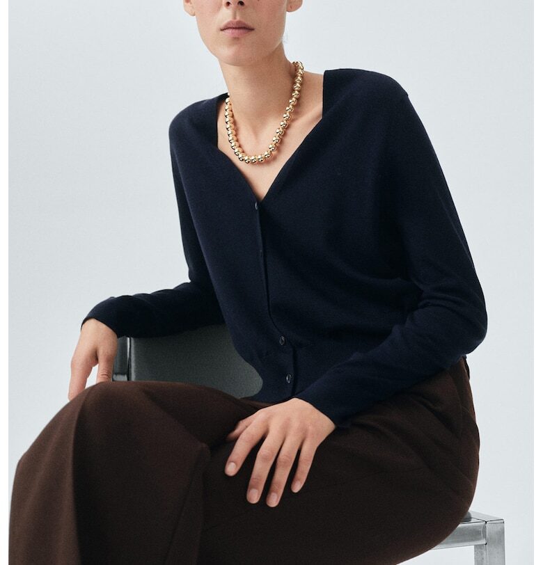 Вълнена шпиц жилетка с копчета Mango