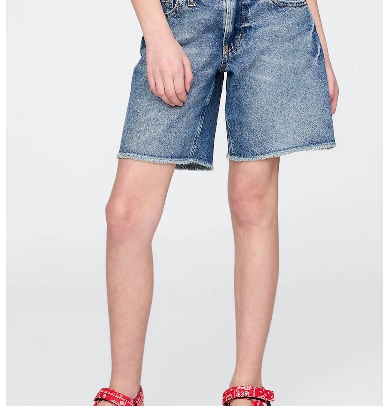 Дънков къс панталон с ресни GAP