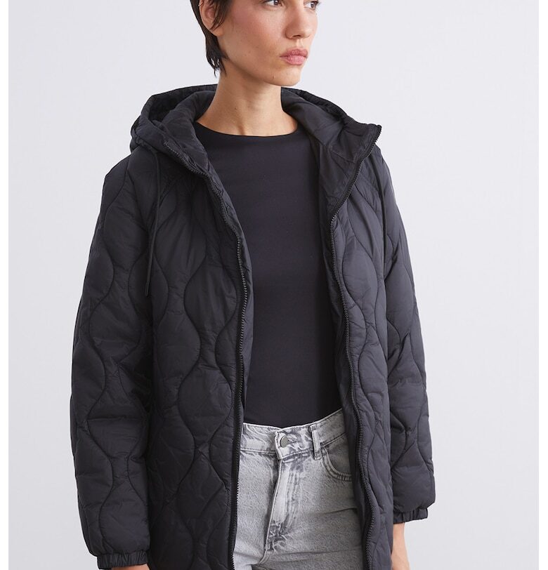 Зимно капитонирано яке с качулка LC WAIKIKI