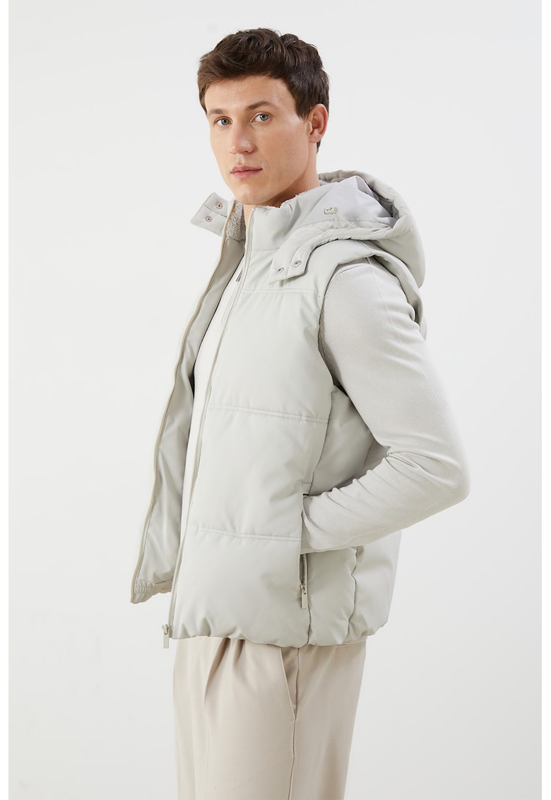 Капитониран елек с качулка LC WAIKIKI