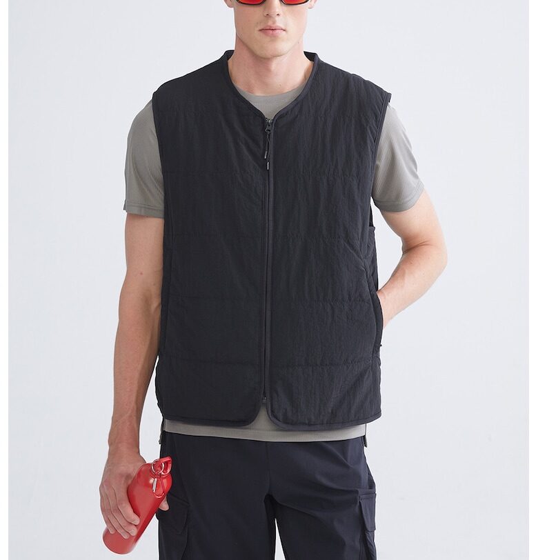 Капитониран елек с цип и странични джобове LC WAIKIKI