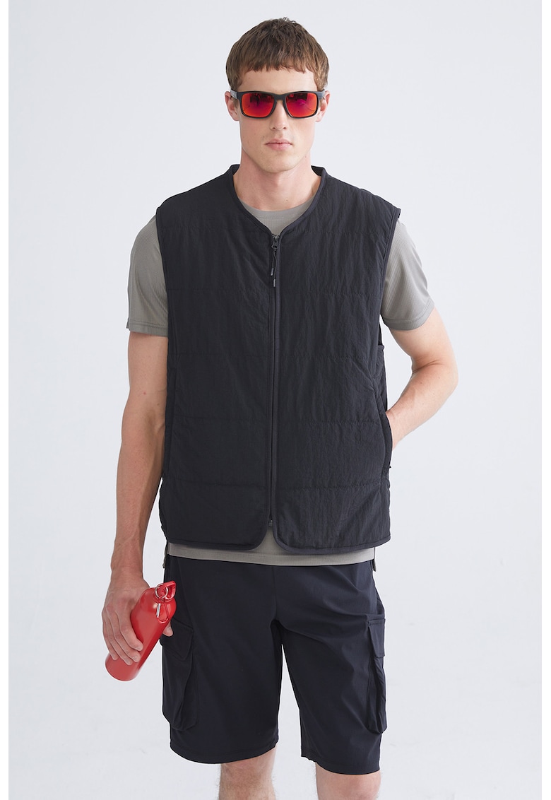 Капитониран елек с цип и странични джобове LC WAIKIKI