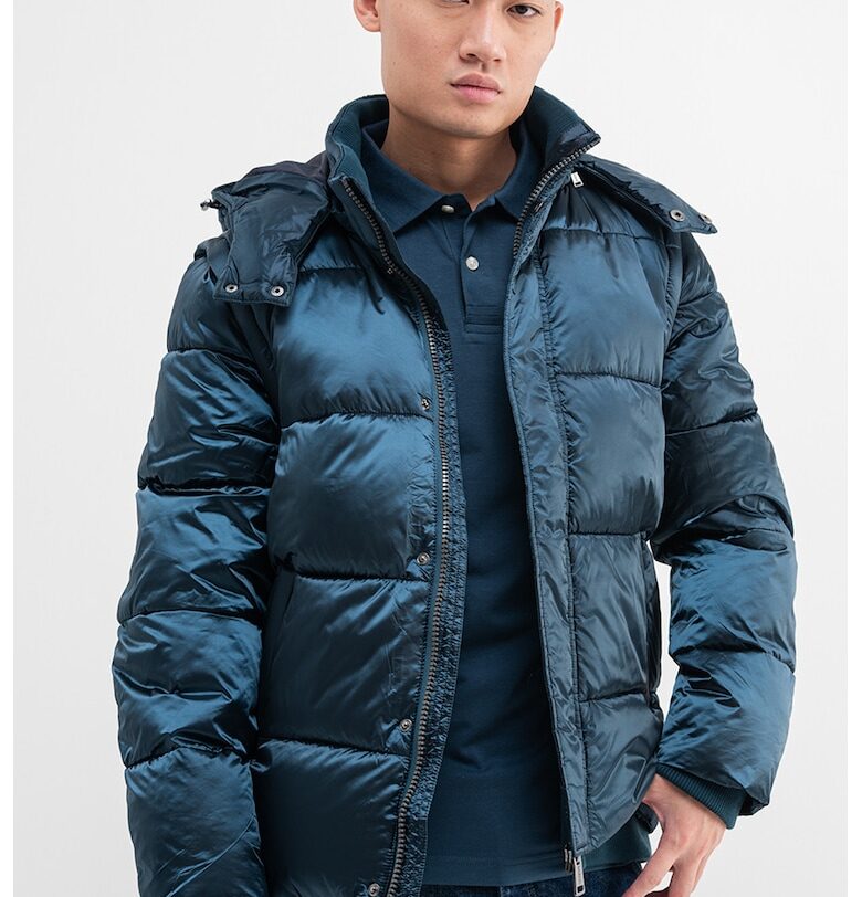 Капитонирано зимно яке с качулка GUESS