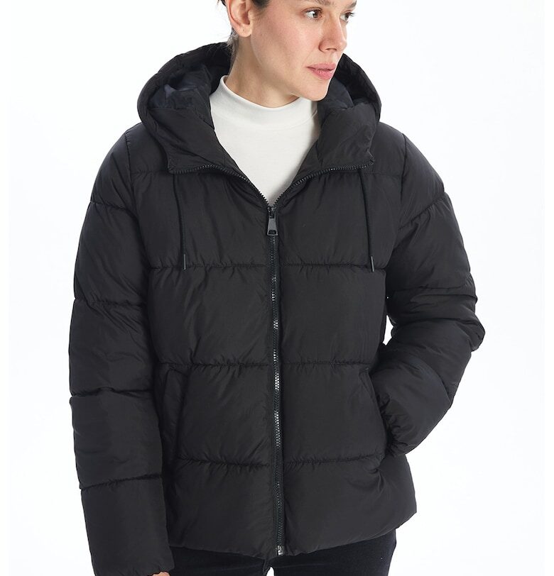 Капитонирано зимно яке с качулка LC WAIKIKI