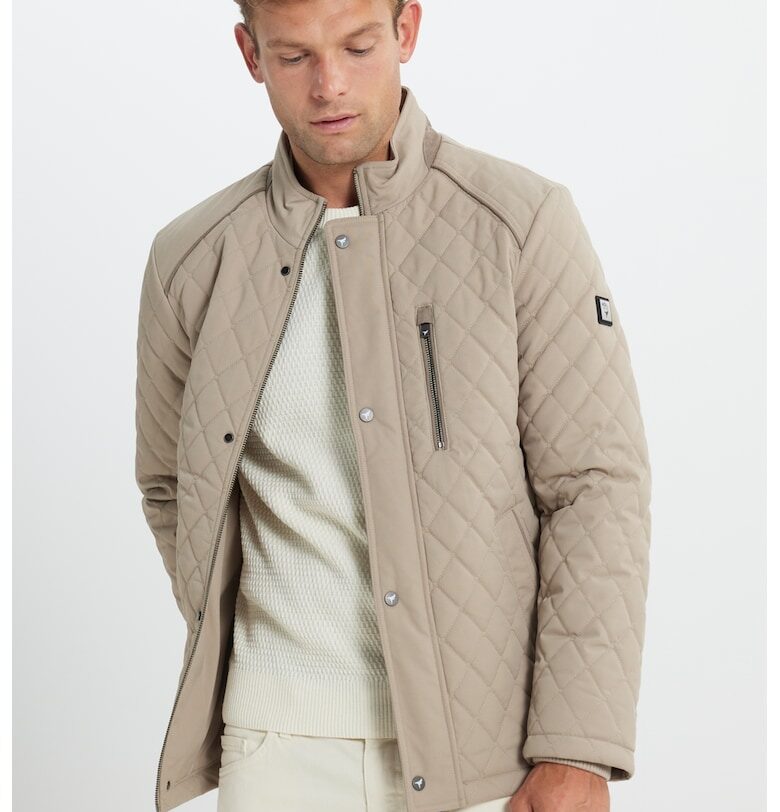 Капитонирано яке с капси ACCo