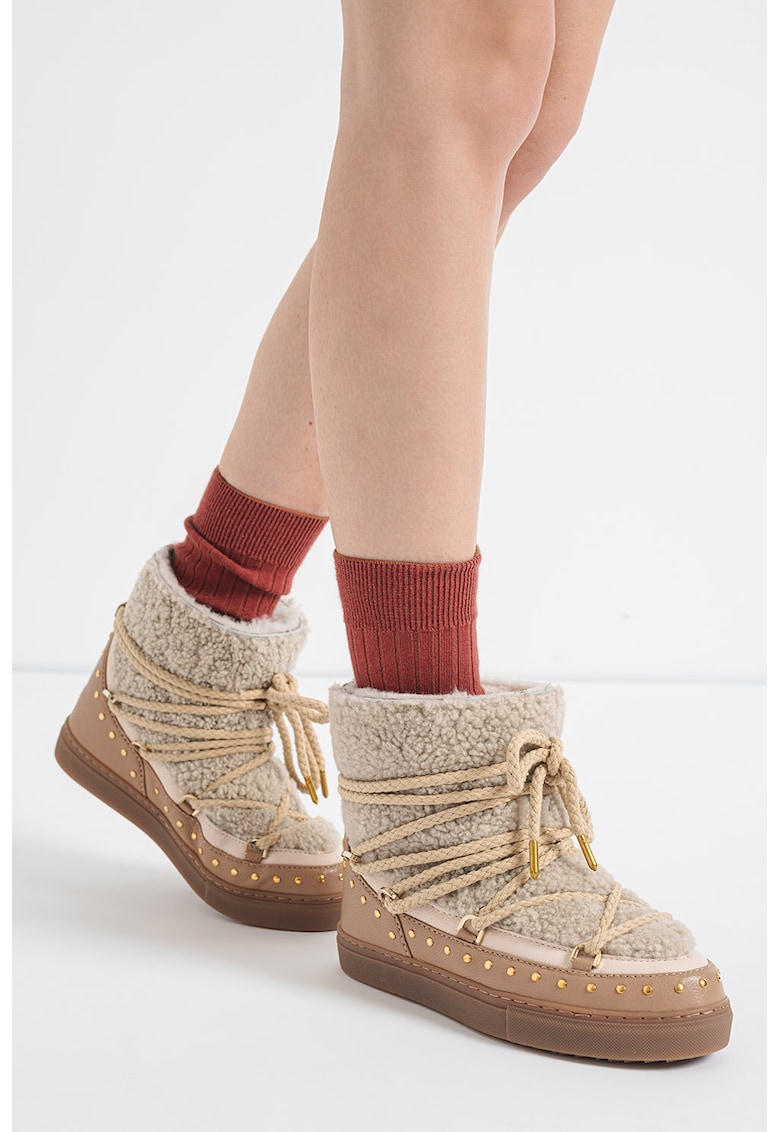 Кожени боти с бродирано лого INUIKII