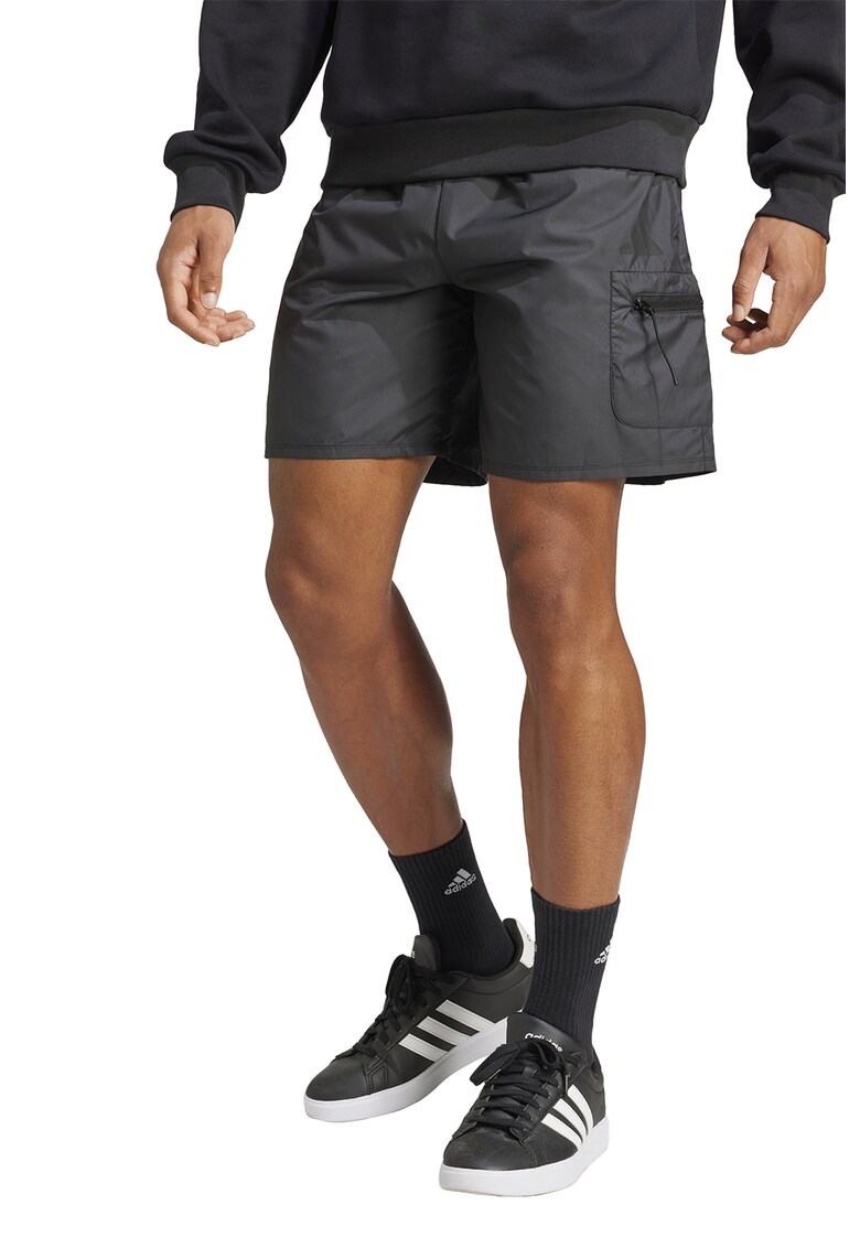 Къс панталон с връзка и джобове adidas Sportswear