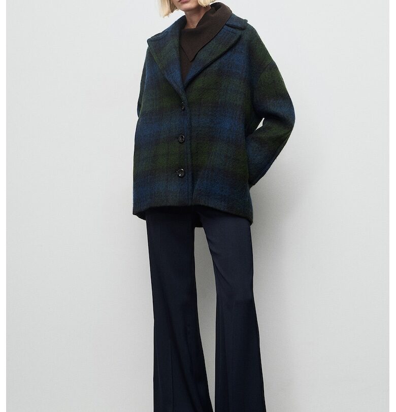 Късо уголемено карирано палто с вълна Mango