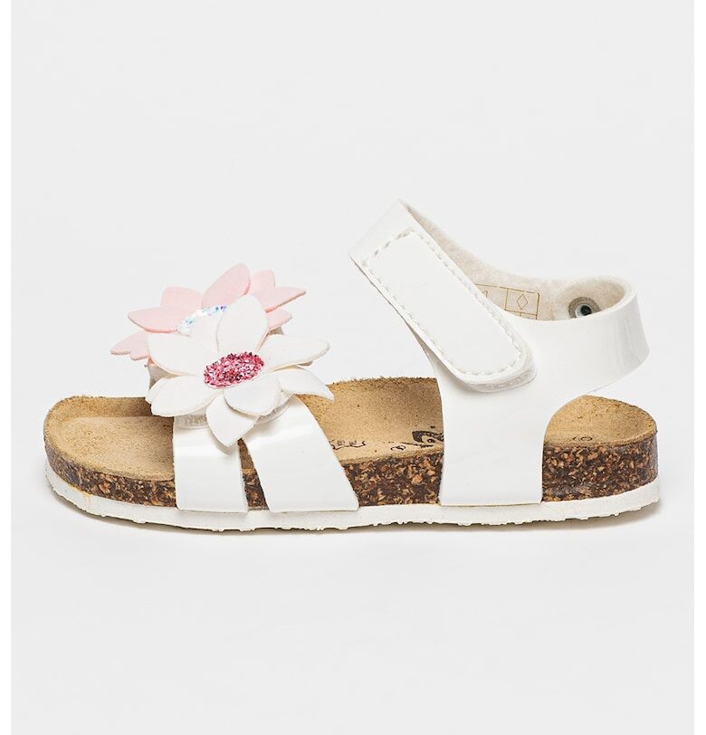 Лачени кожени сандали с флорални апликации Primigi