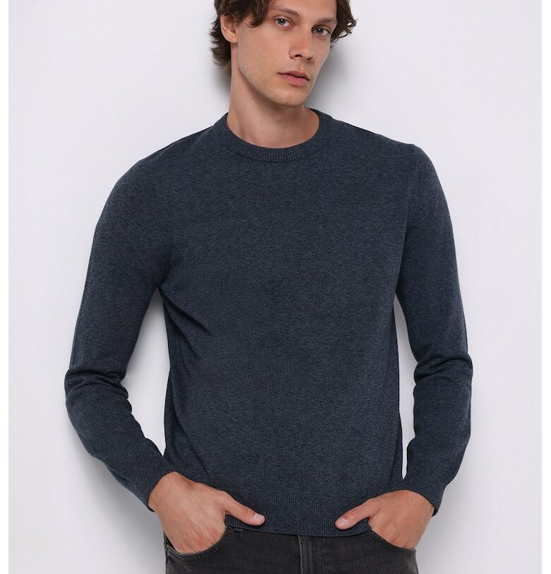 Памучен пуловер с овално деколте COLINS