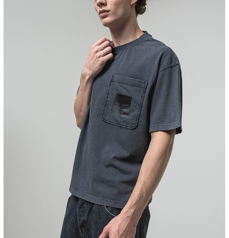 Памучна тениска с джобове отпред HUGO