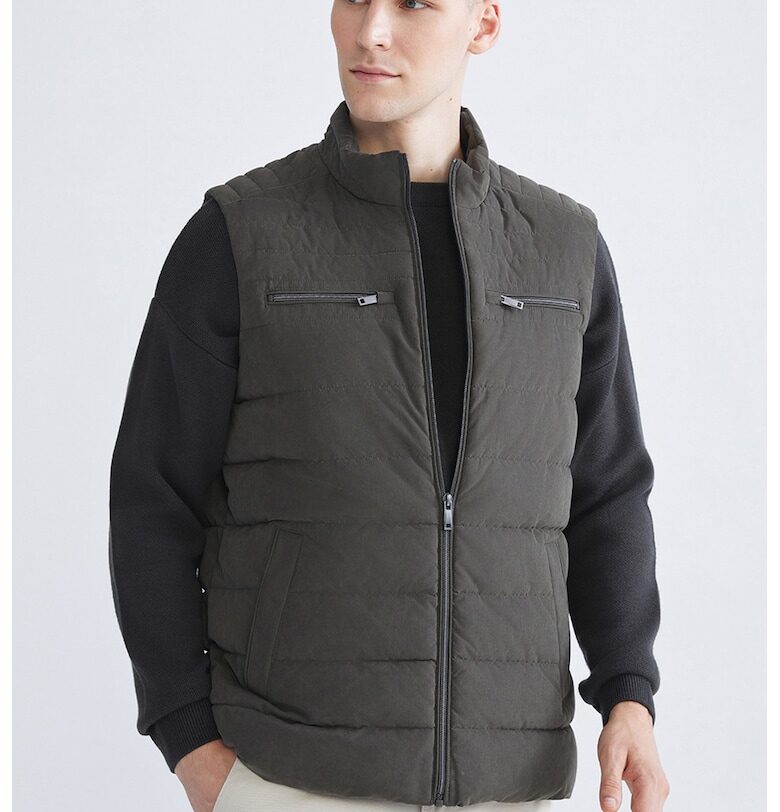 Подплатен елек с джобове с цип LC WAIKIKI