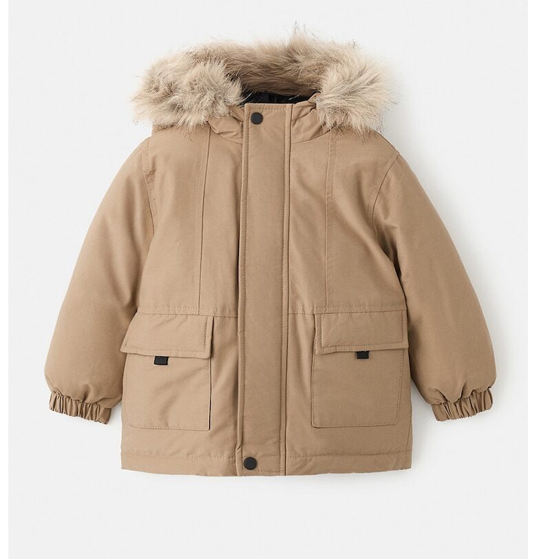 Подплатено зимно яке с качулка с еко пух Mango