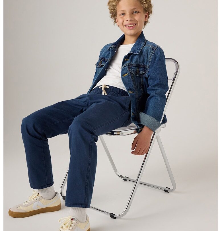 Прави дънки със скосени джобове Levis