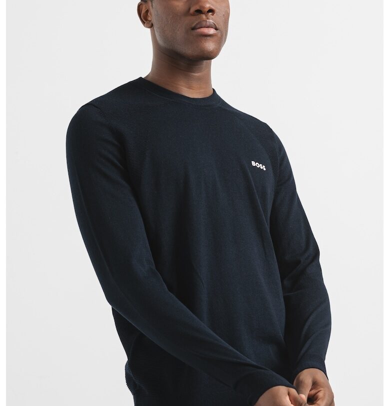 Пуловер Momentum Lite с овално деколте BOSS