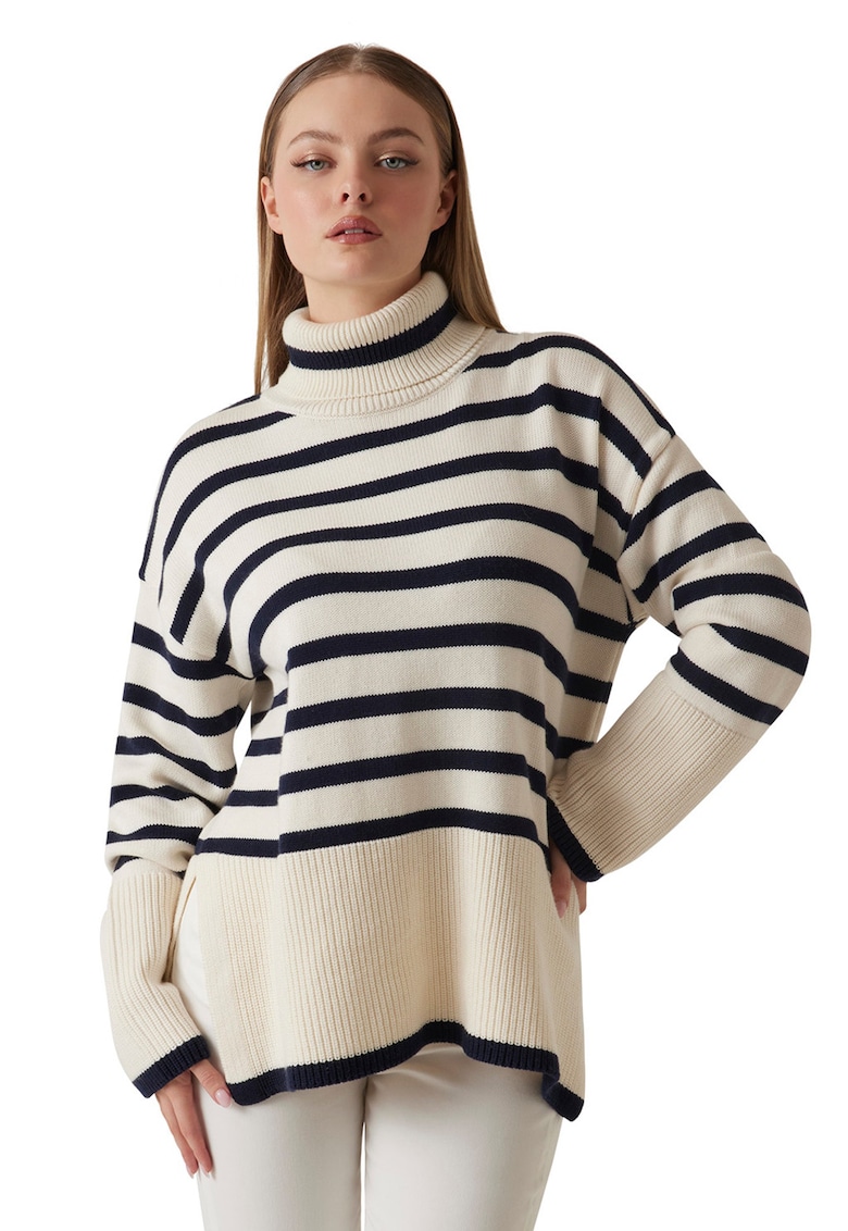 Пуловер на райе с вълна GUESS