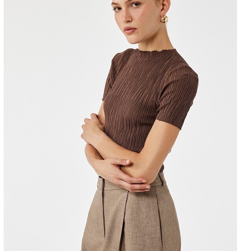 Пуловер с къси ръкави и релеф KOTON