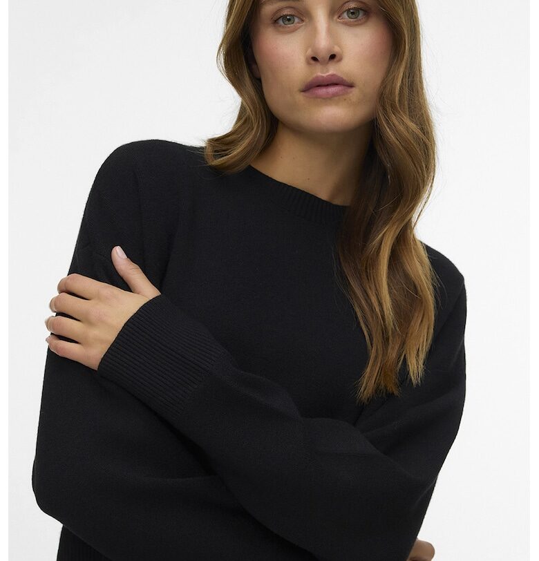 Пуловер с овално деколте Vero Moda