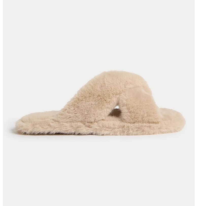 Пухени домашни пантофи с кръстосани каишки Marks  Spencer