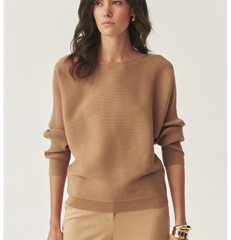 Релефен пуловер с деколте тип лодка - Бежов - Tatuum